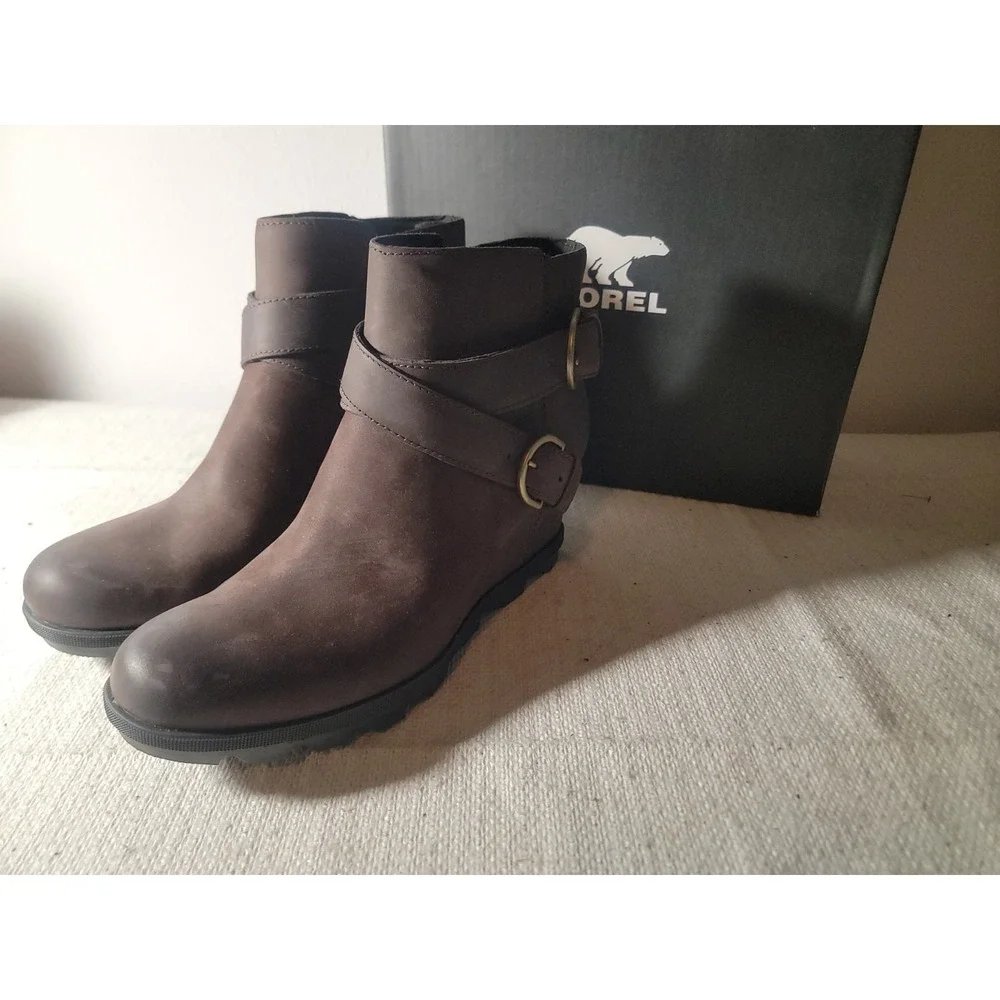 Sorel Joan of Arctic Wedge‎ II Buckle Boot 11 Blackened Brown Waterproof Leather